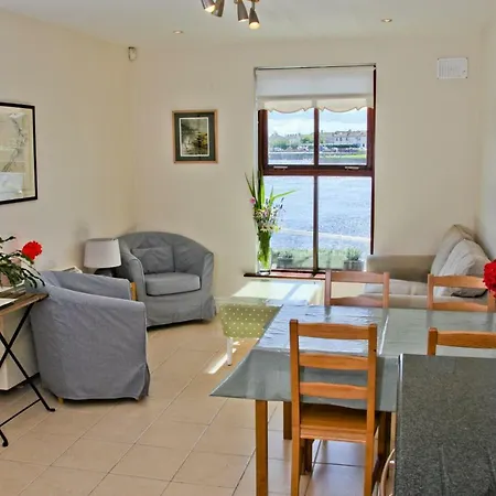 بيت للعطل The Herons Rest Townhouse غالواي